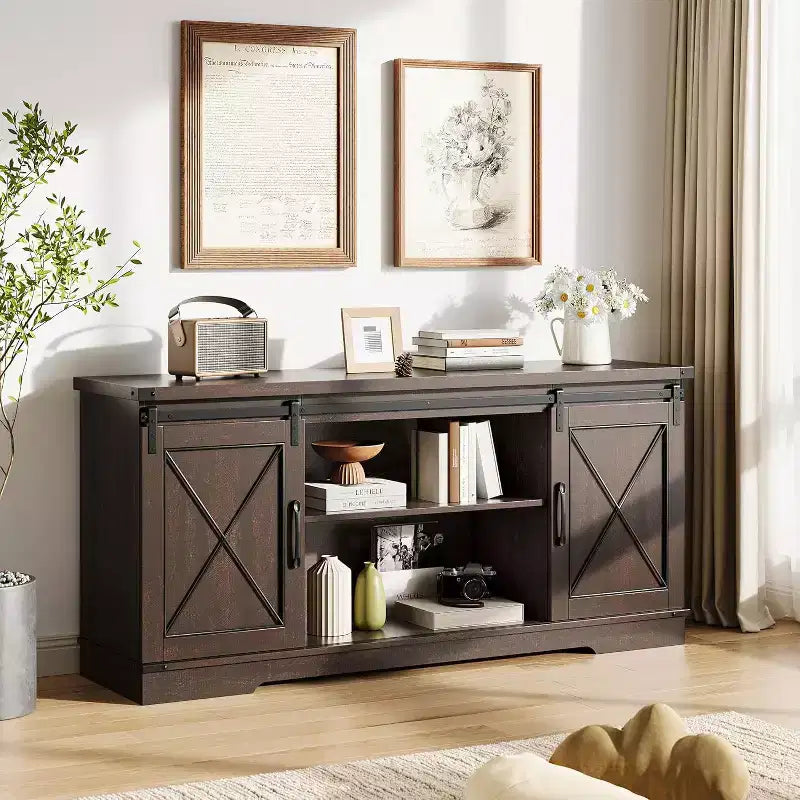 Meuble TV pour centre de divertissement 65 pouces avec portes coulissantes de grange et rangement, console multimédia TV avec étagère réglable pour salon