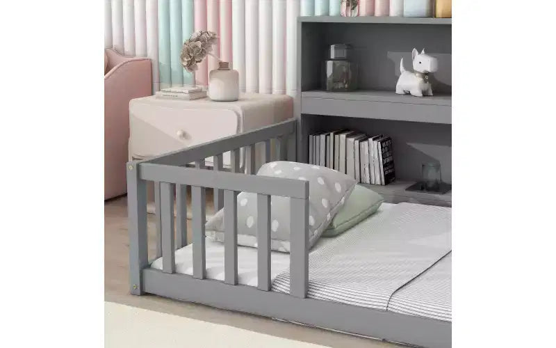 Lit de sol double pour enfants avec bibliothèque de rangement intégrée et barrières, Gris