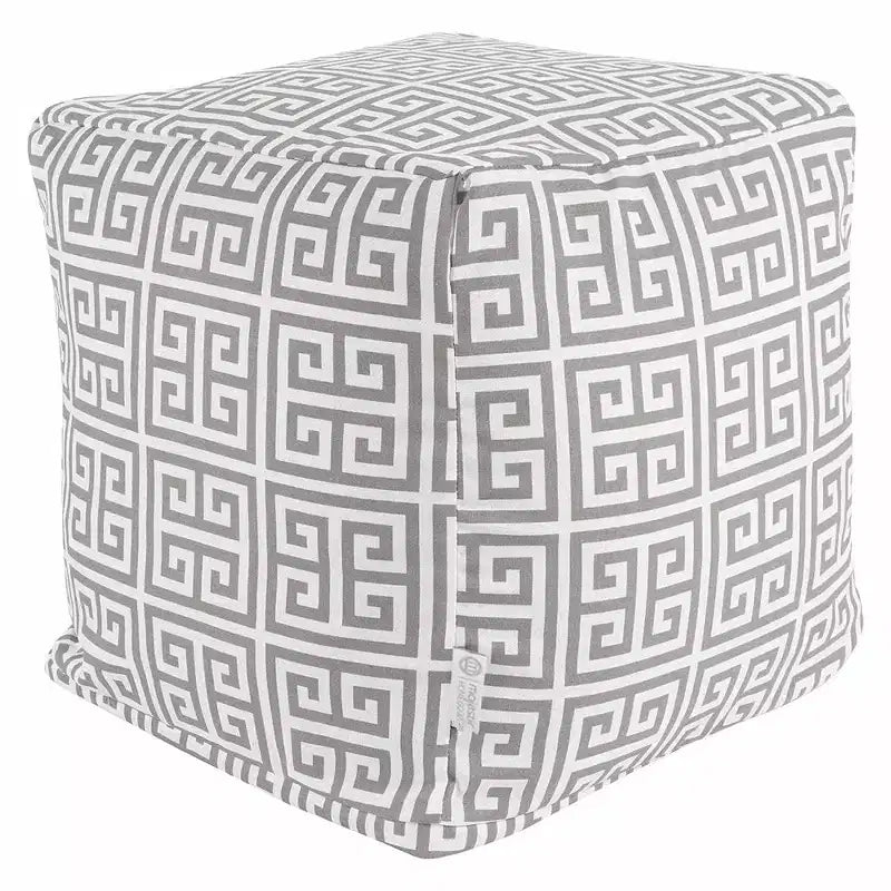 Tours de poufs cubiques