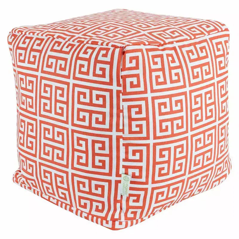 Tours de poufs cubiques