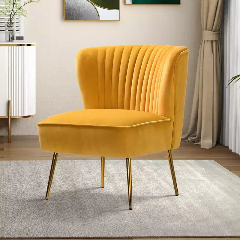 Fauteuil d'appoint en velours avec piètement en métal doré