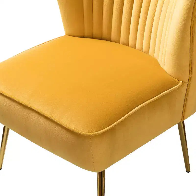 Fauteuil d'appoint en velours avec piètement en métal doré